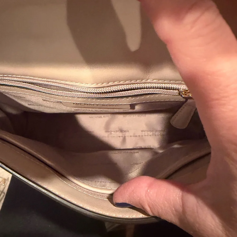 Michael Kors Slone Ruffle Light Pink Handbag with Gold Chain - Picture 6 of 10